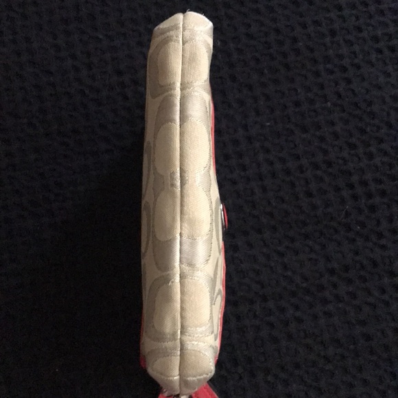 Coach wristlet, cream and coral - Picture 5 of 9